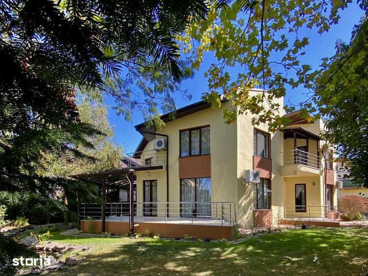 Casă cu 7 camere cu Teren 600 Mp în Corbeanca
