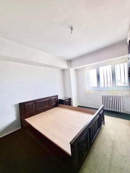 Apartament cu 4 camere decomandat, mobilat în Colentina
