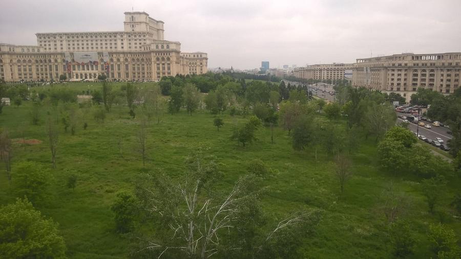 Apartament cu 3 camere decomandat în Libertății