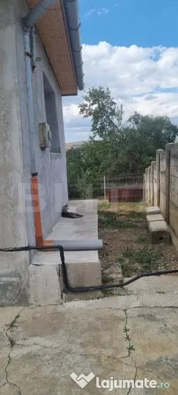 Casă cu 2 camere cu Teren 700 Mp în Central