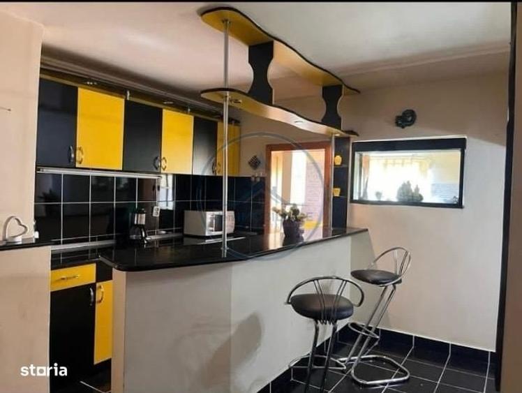 Apartament cu 4 camere, mobilat în Calea Moldovei