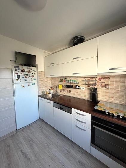 Apartament cu 3 camere decomandat în P-ța Muncii