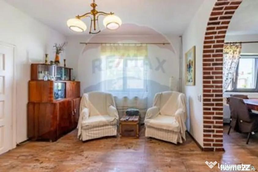 Casă cu 4 camere cu Teren 4435 Mp în Tomșani