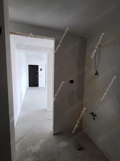 Apartament cu 3 camere semidecomandat în Dumbrăvița