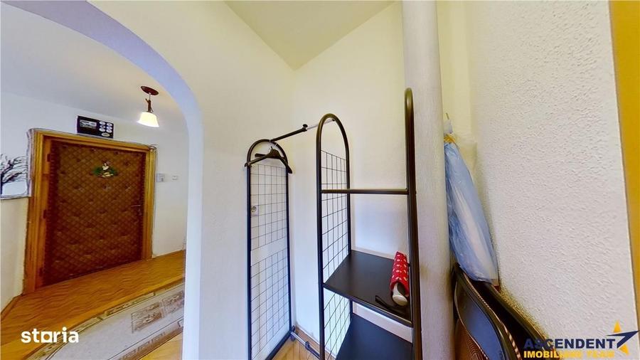 Apartament cu 4 camere decomandat, mobilat în Tractorul