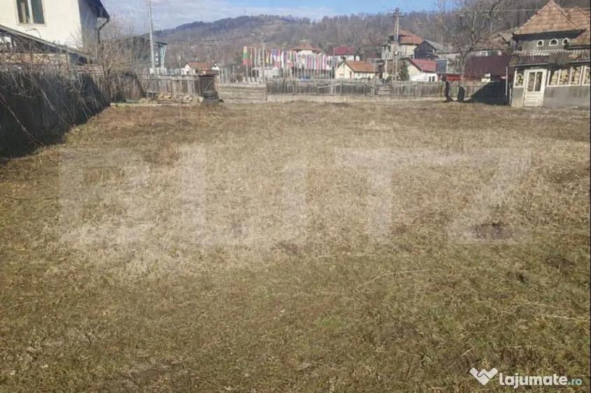 Teren de 737 mp, în Central