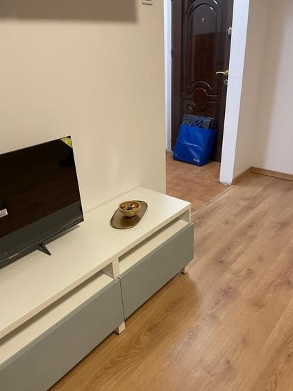 Apartament cu 2 camere semidecomandat, mobilat în P-ța Unirii
