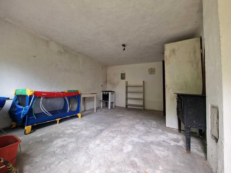 Casă cu 4 camere în Mocrea