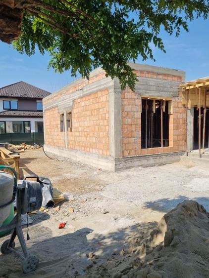 Casă individuală cu 4 camere cu Canalizare în Balotești
