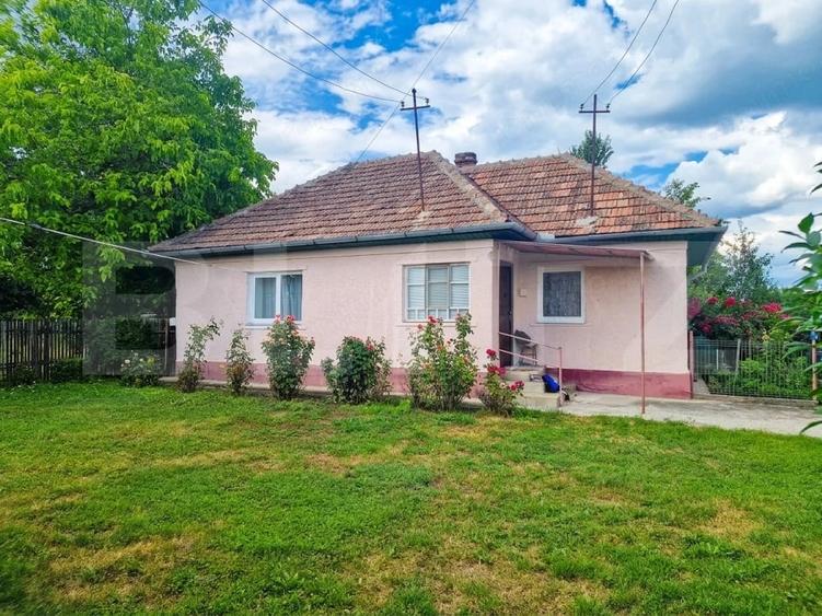 Casă cu 2 camere cu Teren 8290 Mp în Iclod