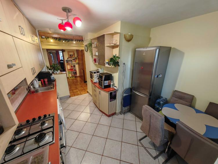 Apartament cu 3 camere decomandat în Unirii