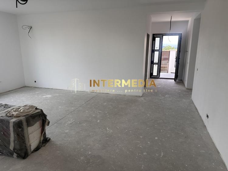 Casă individuală cu 4 camere cu Canalizare în Cetate