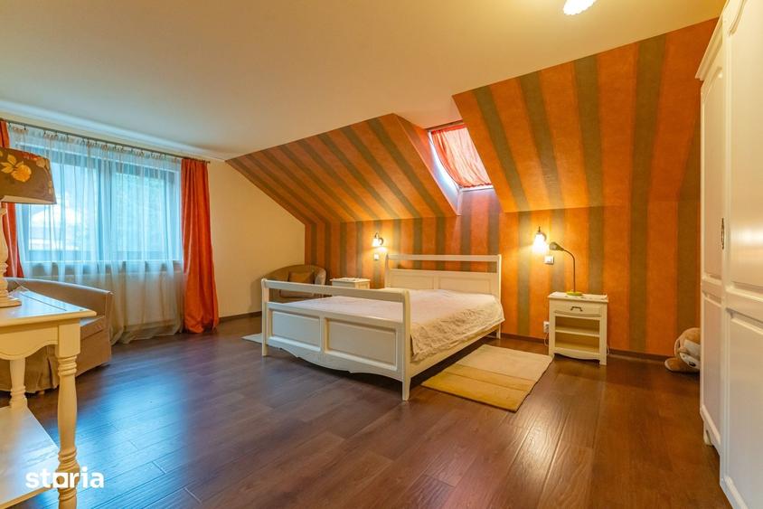 Casă cu 7 camere cu Teren 280 Mp în Central