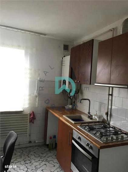 Casă cu 5 camere cu Teren 500 Mp în Stupini