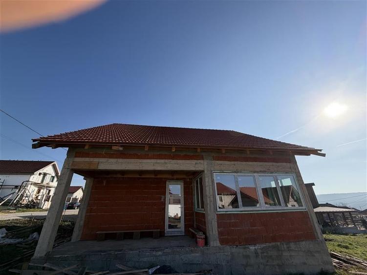 Casă individuală cu 5 camere cu Teren 300 Mp în Betfia