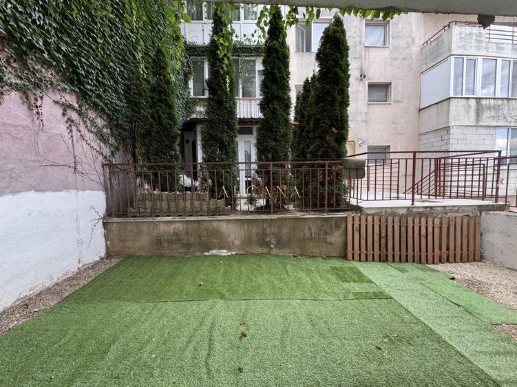 Apartament cu 2 camere semidecomandat, mobilat în Florești