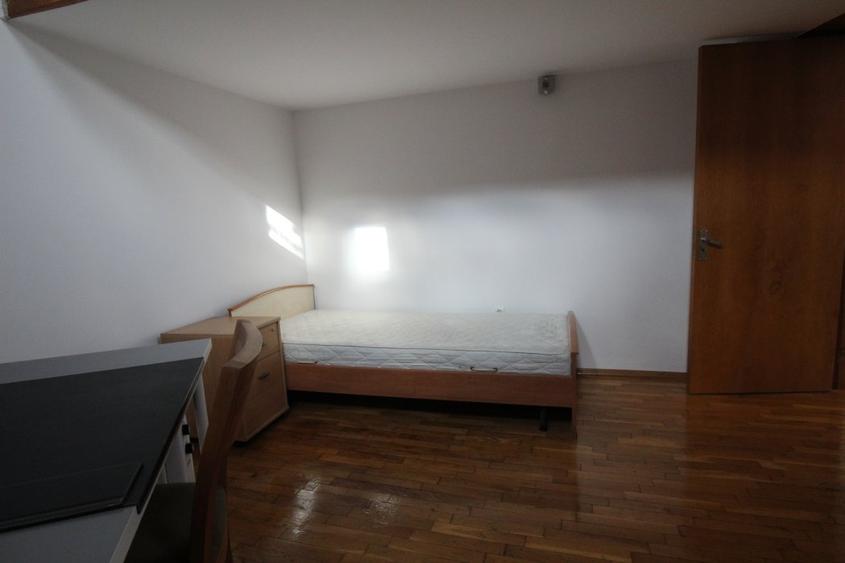 Apartament cu 3 camere decomandat în Primăverii