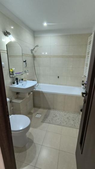 Apartament cu 2 camere decomandat în Torontalului