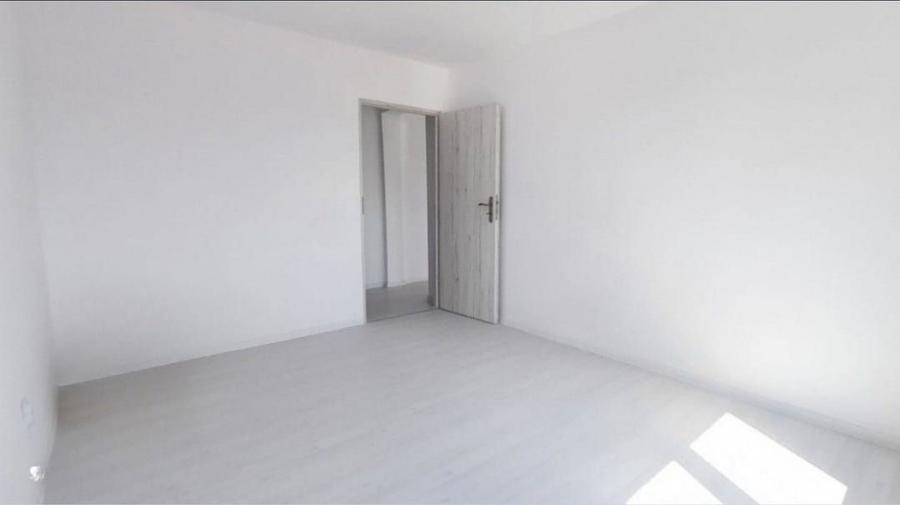 Apartament cu 3 camere în Sisești