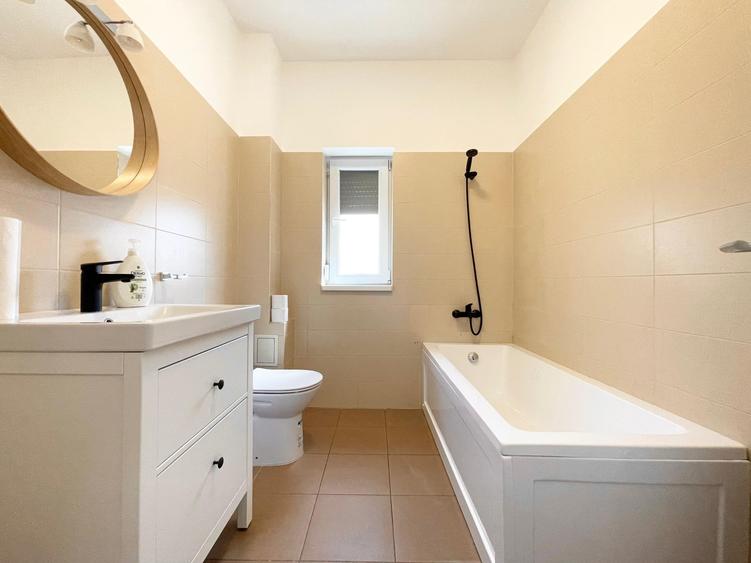 Apartament cu 3 camere decomandat în Giroc