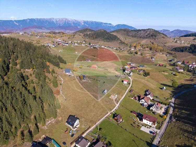 Teren Construcții intravilan de 4500 mp, în Fundata
