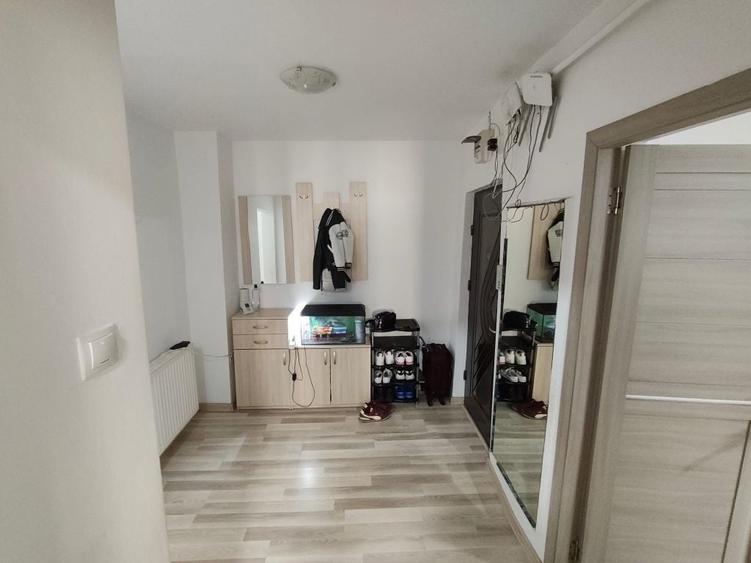 Apartament cu 3 camere decomandat în Micro 6