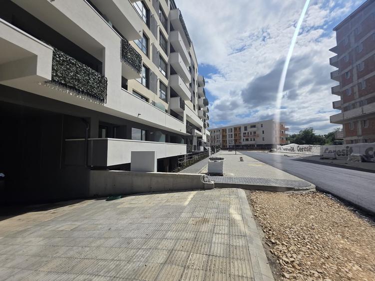 Apartament cu 2 camere semidecomandat în 13 Decembrie
