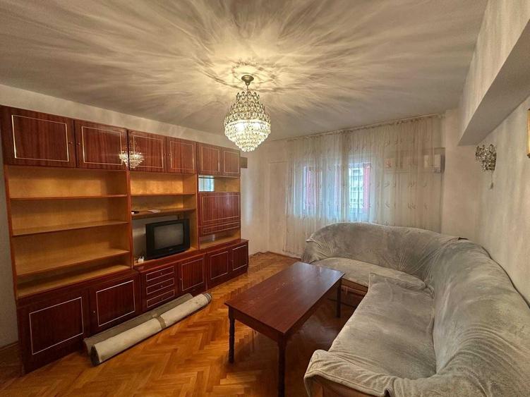 Apartament cu 3 camere semidecomandat în Central