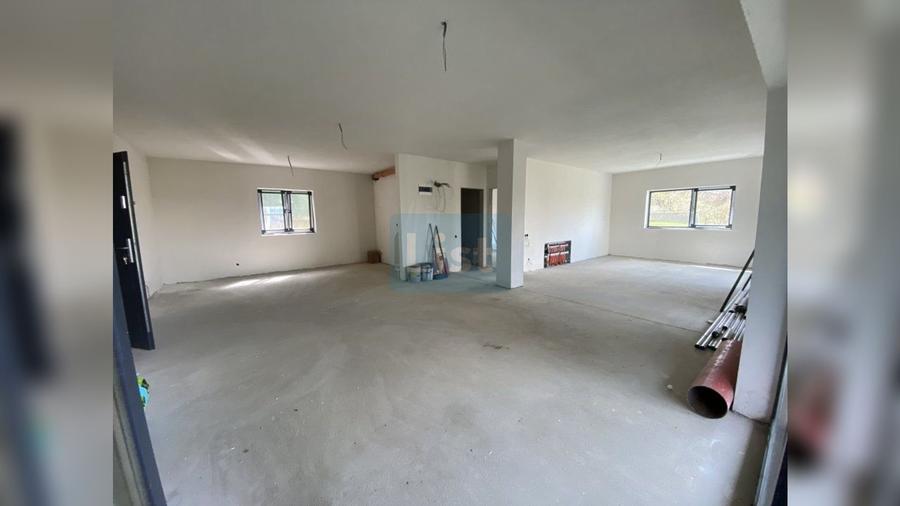Apartament cu 3 camere semidecomandat în Andrei Mureșanu