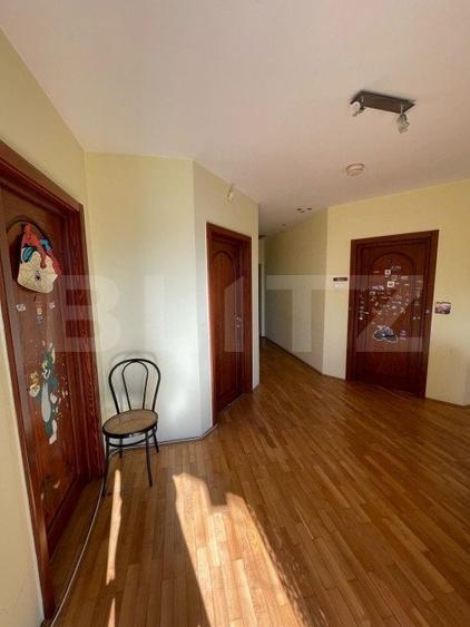 Casă individuală cu 6 camere cu Canalizare în Platou
