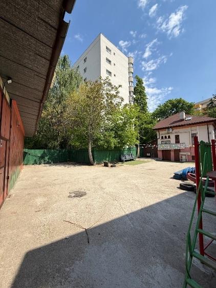 Casă individuală cu 9 camere cu Canalizare în Timpuri Noi
