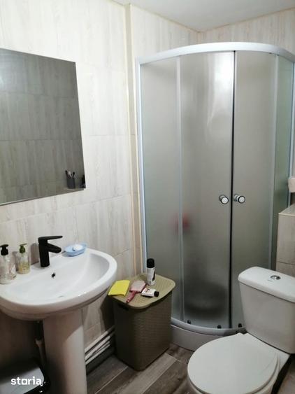 Casă cu 4 camere decomandat cu Teren 120 Mp în 1 Decembrie