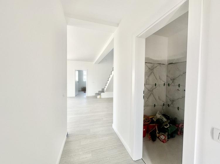 Duplex cu 4 camere cu Canalizare în Moșnița Veche