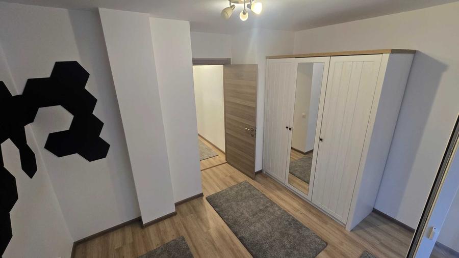 Apartament cu 3 camere decomandat în Barbu Văcărescu