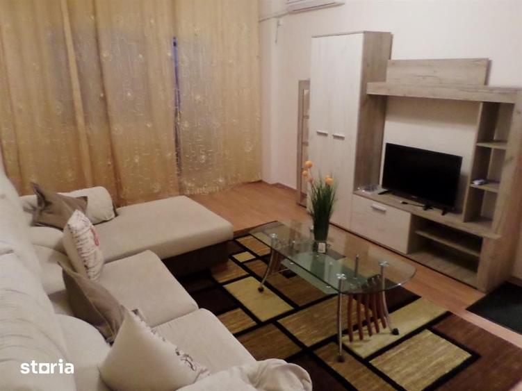 Apartament cu 3 camere decomandat în Republicii