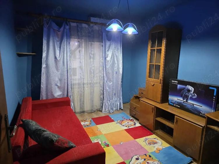 Apartament cu 3 camere decomandat în Exterior Vest
