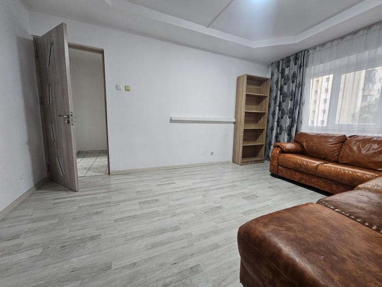 Apartament cu 3 camere decomandat, mobilat în Păcurari