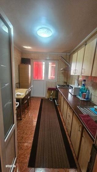 Apartament cu 4 camere semidecomandat în Titan