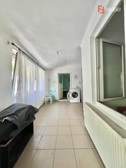 Casă individuală cu 6 camere cu Canalizare în Lipovei