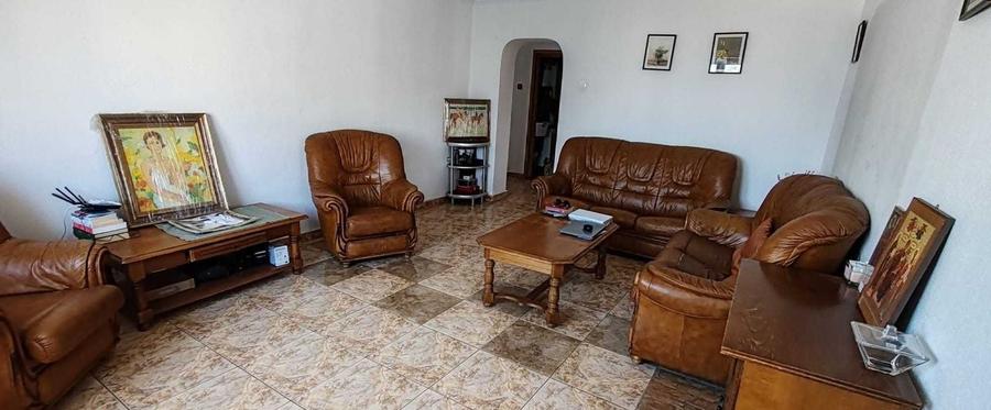 Apartament cu 4 camere decomandat, mobilat în Calea Călărașilor