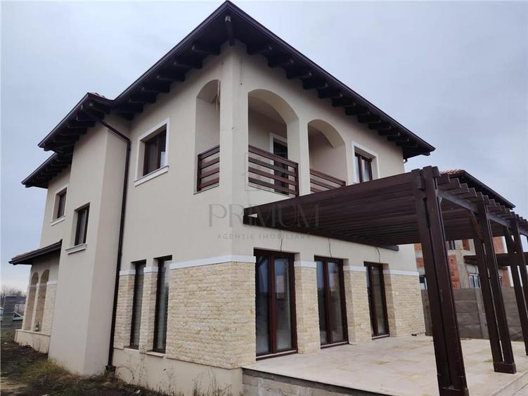Casă individuală cu 4 camere cu Canalizare în Moșnița Nouă