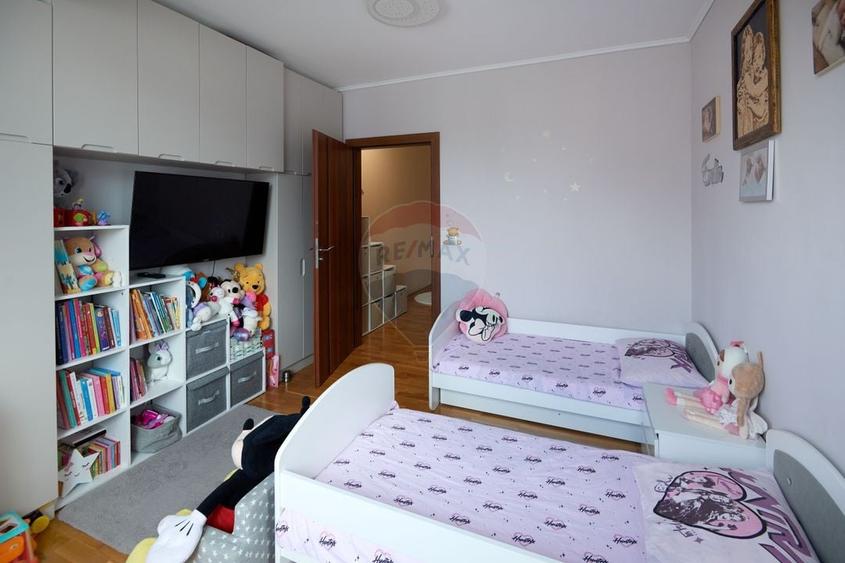 De vânzare apartament cu 3 camere, 2 bai, garaj Andrei Muresanu Sud - 9