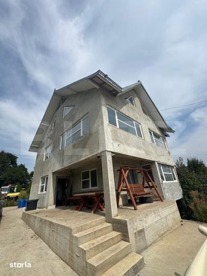 Casă cu 7 camere cu Teren 1000 Mp în Șcheia