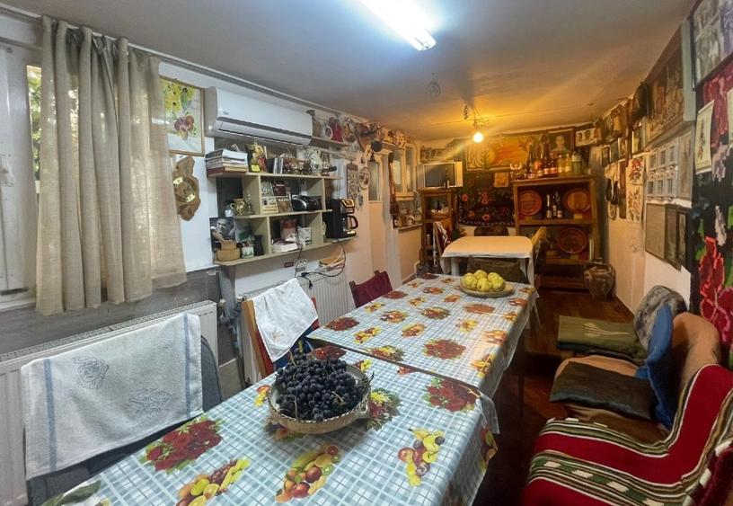Casă individuală cu 4 camere cu Canalizare în Central