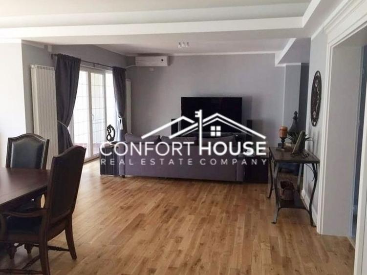 Duplex cu 8 camere cu Canalizare în Iancu Nicolae