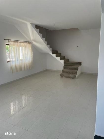Casă cu 3 camere cu Teren 2263 Mp în Central
