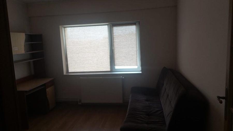 Apartament cu 3 camere decomandat în Mircea cel Bătrân