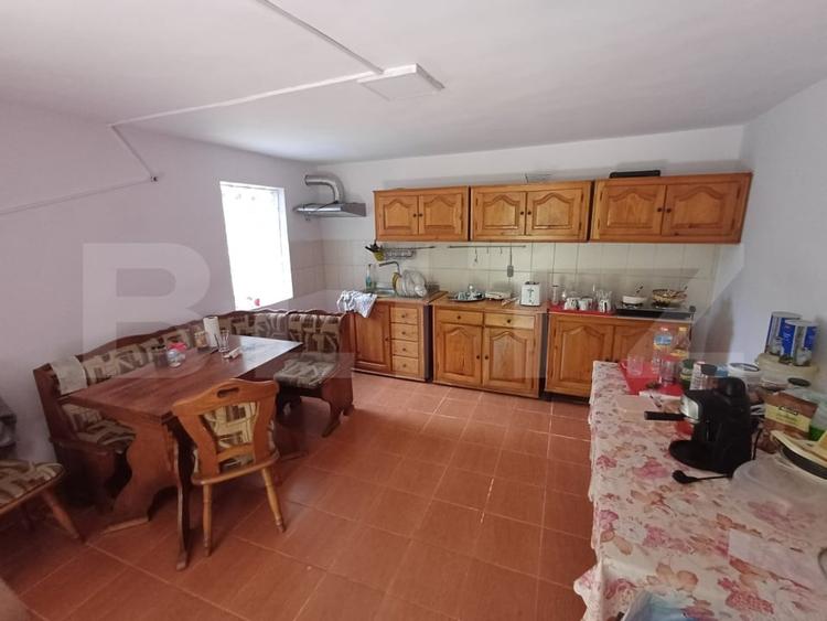 Casă individuală cu 6 camere cu Teren 2420 Mp în Exterior Vest