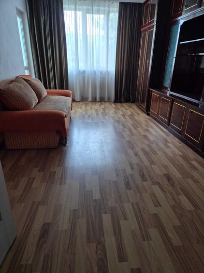 Apartament cu 3 camere semidecomandat în Dărmănești