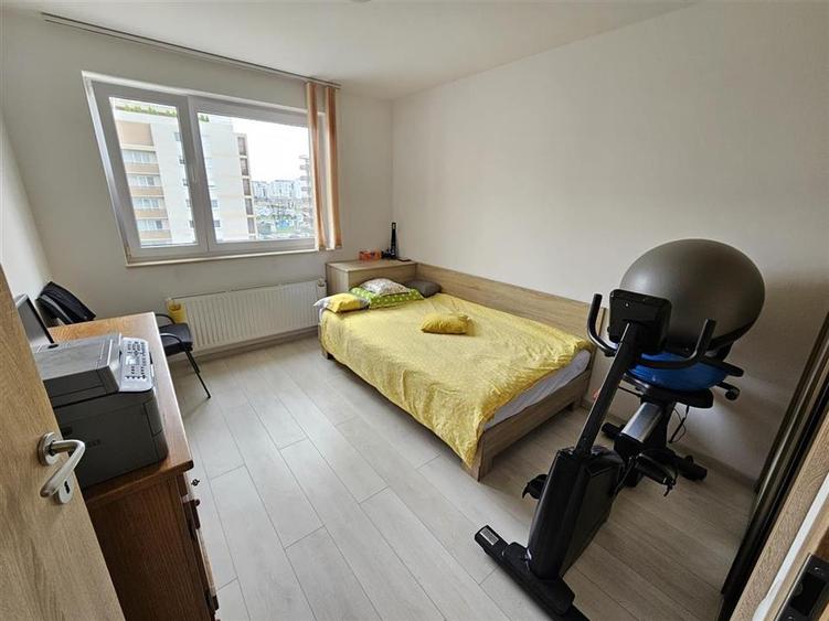 Apartament cu 2 camere decomandat, mobilat în Tractorul